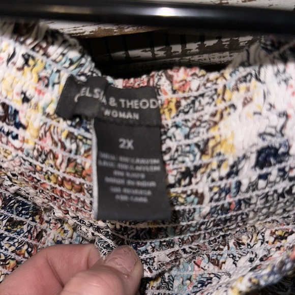 Chelsea & Theodore paisley beige detail off the shoulder blouse so cute size 2x - Picture 3 of 7